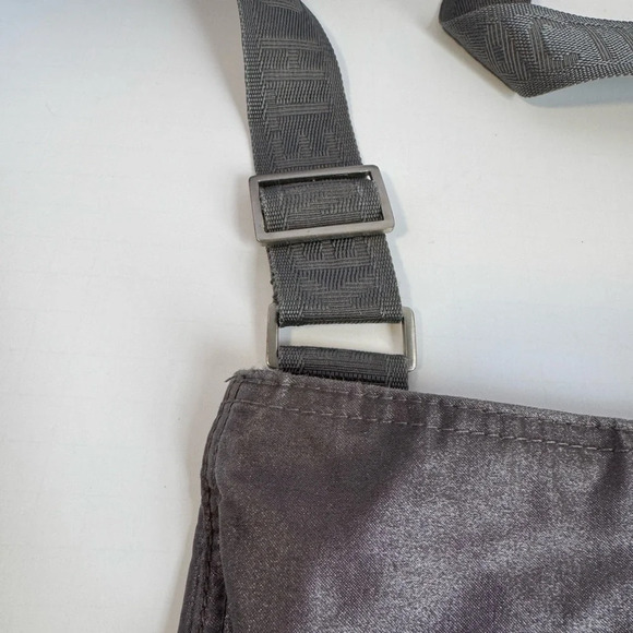 Kenneth Cole Reaction metallic silver crossbody - Picture 7 of 10